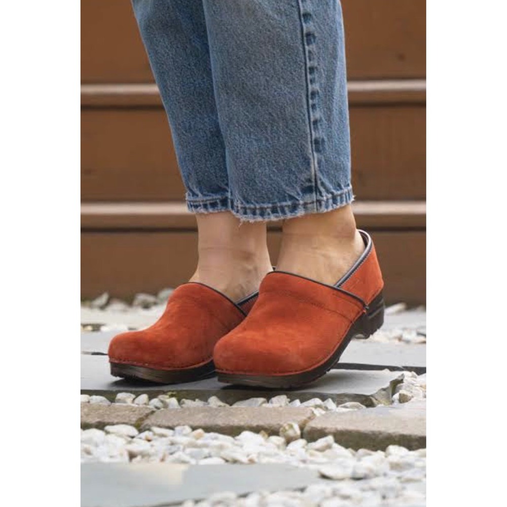 Lands End Womens Burnt Orange Suede Clogs Boho Granola Cottage 7B 406614 - Picture 1 of 8